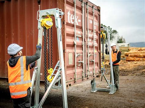 The Right Way To Lift A Shipping Container 